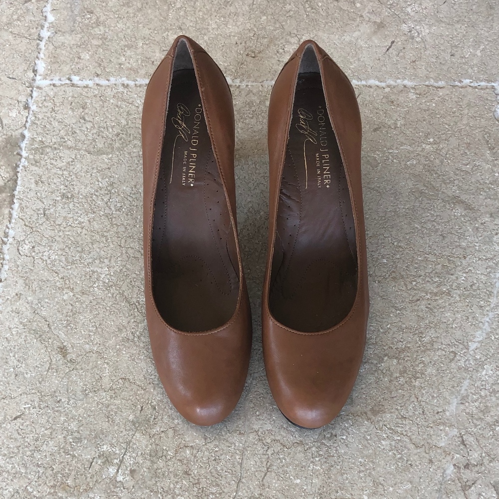 Donald J Pliner Nude Pumps Size 9